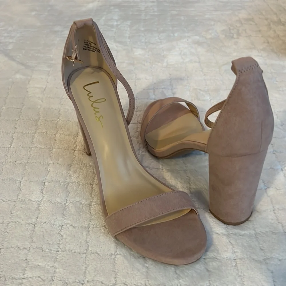 BRAND NEW nude Lulus heels